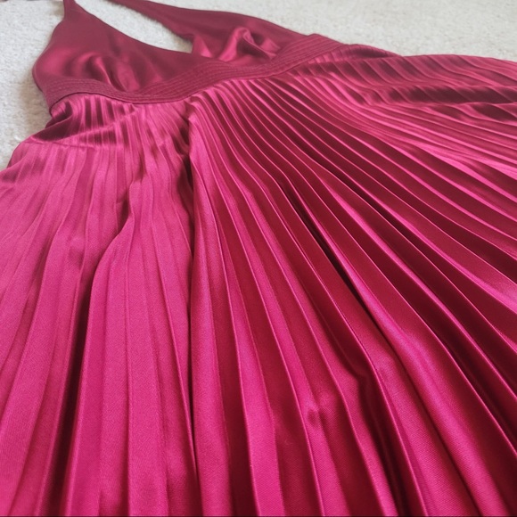 NWT Bebe Baby Halter Pleated Dress - Picture 4 of 7